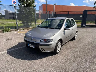 Usata Fiat Punto 80 CV (58 kW) 2000 Grigio Utilitaria