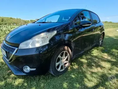 Usata Peugeot 208 Active 68 CV (50 kW) 2012 Nero Utilitaria