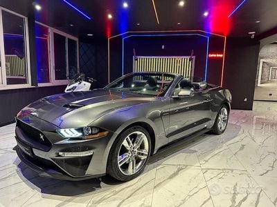 Usata Ford Mustang Convertible 310 CV (228 kW) 2019 Grigio Cabrio