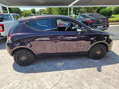 Usata Lancia Ypsilon 69 CV (50 kW) 2013 Viola metallizzato Utilitaria