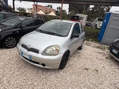 Usata Toyota Yaris 2002 Grigio Berlina