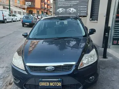 Usata Ford Focus 115 CV (84 kW) 2010 Grigio Berlina