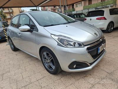 Usata Peugeot 208 75 CV (55 kW) 2017 Grigio Utilitaria