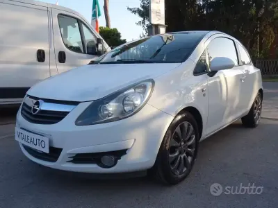 Begagnad Opel Corsa Club 85 HK (62 kW) 2010 Vit Halvkombi