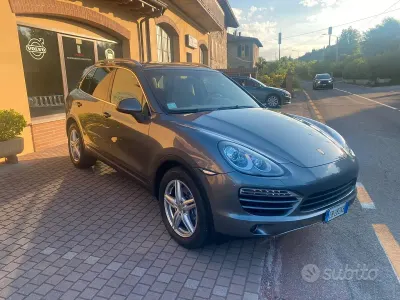 Usata Porsche Cayenne Diesel 245 CV (180 kW) 2011 Grigio SUV