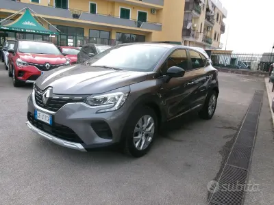 Usata Renault Captur 116 CV (85 kW) 2021 Grigio SUV