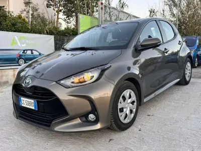 Usata Toyota Yaris Hybrid Business Edition 92 CV (67 kW) 2021 Berlina
