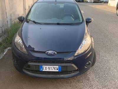 Usata Ford Fiesta 92 CV (67 kW) 2015 Blu Utilitaria