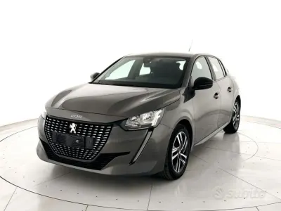 Usata Peugeot 208 Active 101 CV (74 kW) 2023 Grigio Utilitaria