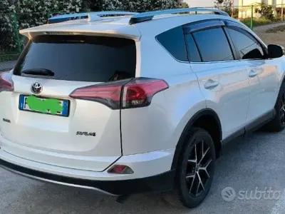 Usata Toyota RAV4 128 CV (94 kW) 2017 Bianco SUV