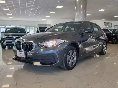 Usado BMW 116 Advantage 116 CV (85 kW) 2021 Gris Utilitario