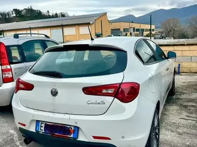 Usata Alfa Romeo Giulietta 130 CV (95 kW) 2010 Bianco Utilitaria