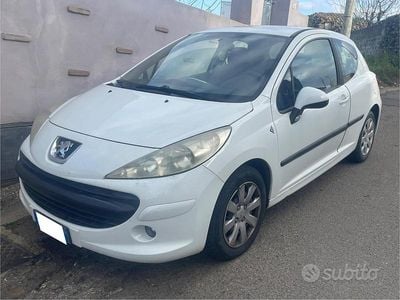 Usata Peugeot 207 70 CV (51 kW) 2006 Bianco Utilitaria