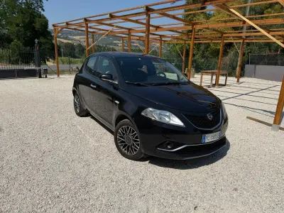 Usata Lancia Ypsilon S 95 CV (69 kW) 2016 Nero Utilitaria