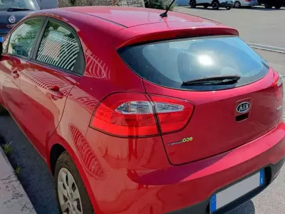 Usata Kia Rio EX 75 CV (55 kW) 2012 Rosso Berlina
