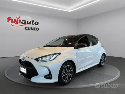 Usado Toyota Yaris Hybrid Style 116 CV (85 kW) 2022 Blanco Utilitario