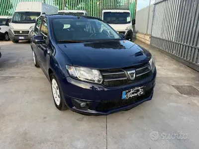 Usata Dacia Sandero Ambiance 75 CV (55 kW) 2014 Blu Berlina