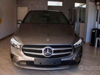 Käytetty Mercedes B180 Premium 115 HP (84 kW) 2019 Harmaa Tila-auto