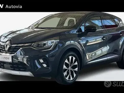 Usata Renault Captur Techno 145 CV (106 kW) 2023 Blu scuro SUV