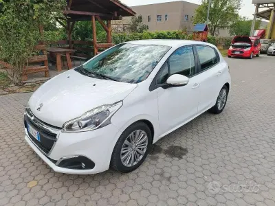 Usata Peugeot 208 Active 83 CV (61 kW) 2019 Bianco Utilitaria