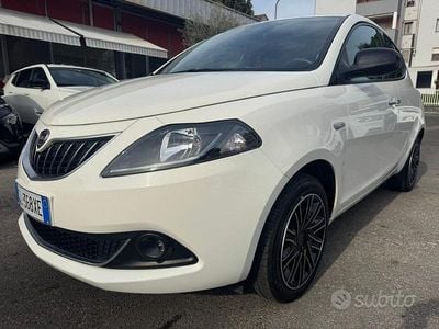 Usata Lancia Ypsilon Gold 69 CV (50 kW) 2022 Bianco Utilitaria