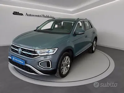 Usata VW T-Roc Style 150 CV (110 kW) 2024 Blu SUV