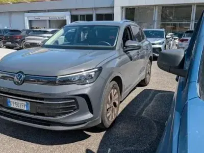 Usata VW Tiguan Life 131 CV (96 kW) 2025 Grigio SUV
