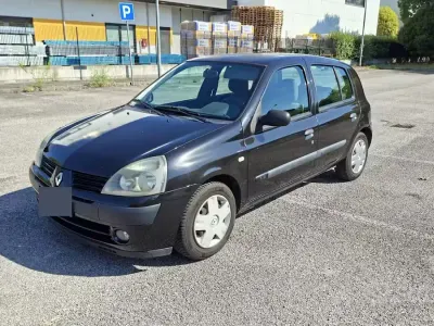 Usata Renault Clio II 58 CV (42 kW) 2004 Berlina