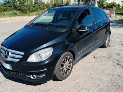 Mercedes B200