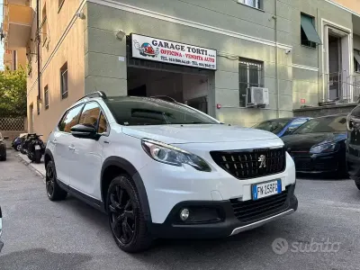 Usata Peugeot 2008 GT-line 120 CV (88 kW) 2018 Bianco SUV