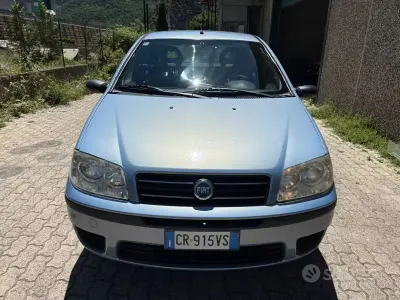Usata Fiat Punto Active 60 CV (44 kW) 2004 Bluazzurro Utilitaria
