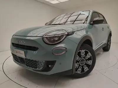 Uusi Fiat 600 110 HP (80 kW) 2025 Sininen Katumaasturi