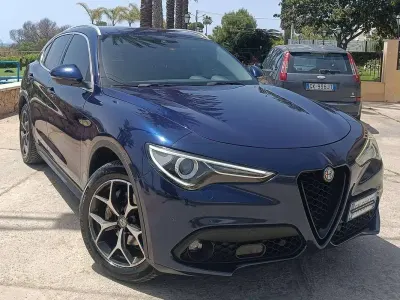 Usata Alfa Romeo Stelvio Business 209 CV (153 kW) 2018 Blu/azzurro SUV