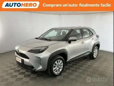 Usata Toyota Yaris Cross Active 92 CV (67 kW) 2022 Grigio SUV