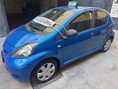 Second-hand Toyota Aygo Connect Style 68 CP (50 kW) 2010 Albastru Hatchback