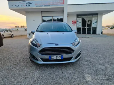 Usata Ford Fiesta 75 CV (55 kW) 2016 Grigio Utilitaria