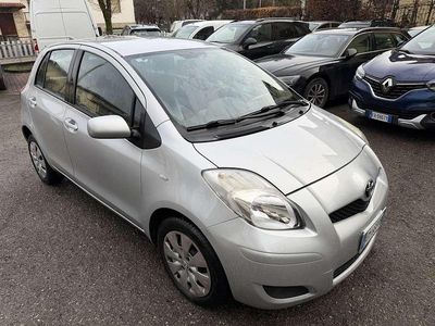 Usata Toyota Yaris Sol 101 CV (74 kW) 2009 Argento Utilitaria