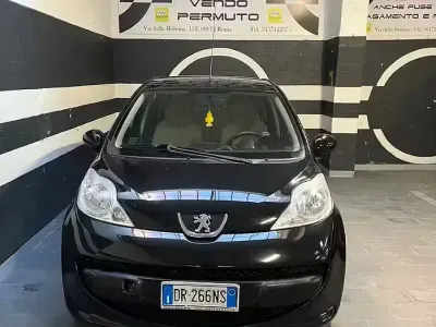 Gebraucht Peugeot 107 68 PS (50 kW) 2008 Schwarz Kleinwagen