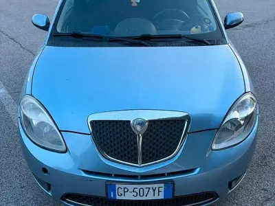 Usata Lancia Ypsilon 75 CV (55 kW) 2006 Bluazzurro Utilitaria