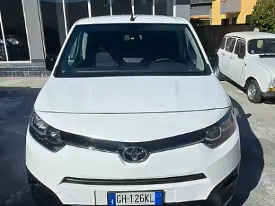 Usata Toyota Proace 100 CV (73 kW) 2022 Bianco Monovolume