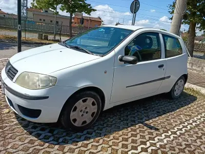 Usata Fiat Punto 69 CV (50 kW) 2004 Utilitaria