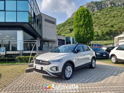 Usata VW T-Roc Life 116 CV (85 kW) 2024 Bianco SUV