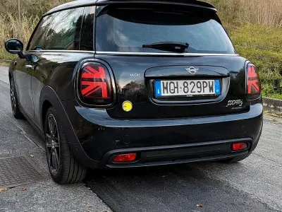 Usata Mini Cooper SE 75 kW (102 CV) 2021 Nero Utilitaria