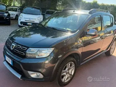 Usata Dacia Sandero Stepway 90 CV (66 kW) 2017 Grigio Berlina