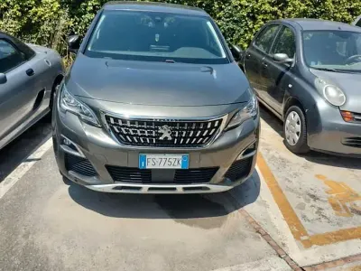 Usata Peugeot 3008 131 CV (96 kW) 2019 Verde SUV