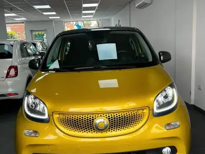 Usata Smart ForFour Passion 71 CV (52 kW) 2016 Giallo Utilitaria