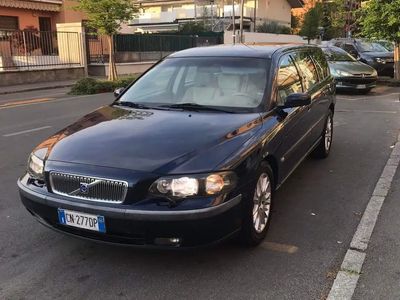 usata Volvo XC70 V702.4 d5 Momentum awd 185cv