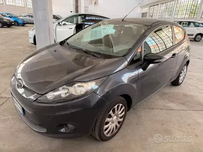 Usata Ford Fiesta 60 CV (44 kW) 2009 Grigio Berlina