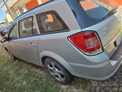 Usata Opel Astra 101 CV (74 kW) 2005 Grigio Station wagon