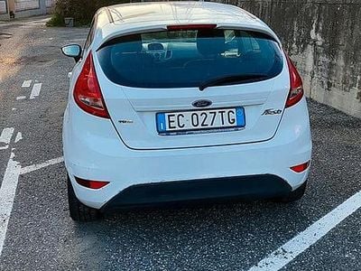 Usata Ford Fiesta 68 CV (50 kW) 2010 Bianco Utilitaria